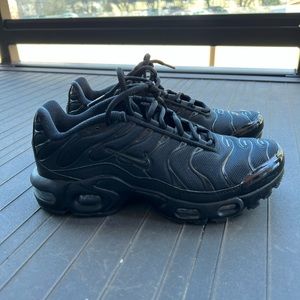 Nike Airmax Plus TnAir Black - 5.5Y - Size 7 Women’s